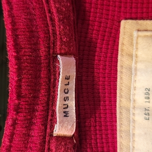 A&F Red long sleeve shirt size L - Picture 4 of 6